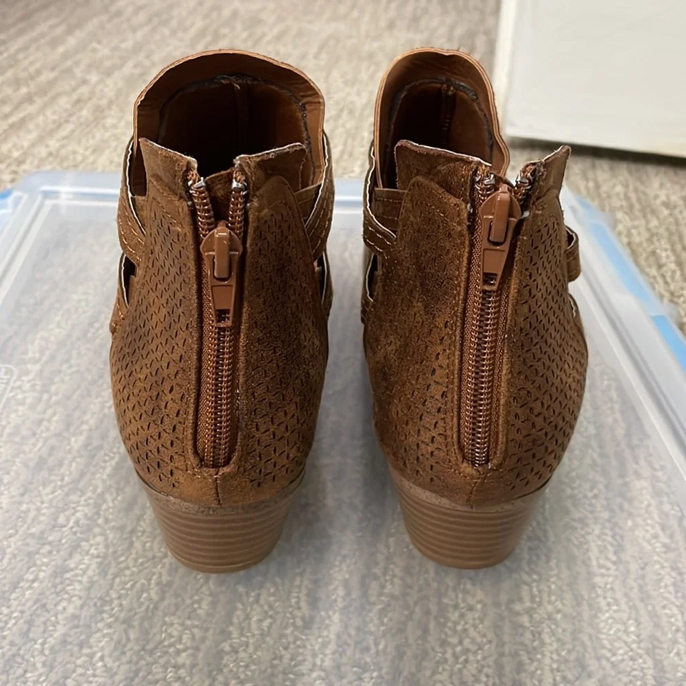 Boots - Picture 3 of 4